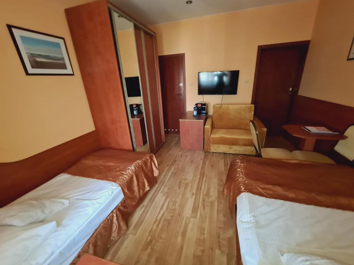 Pokój typu Standard z 2 łóżkami pojedynczymi i widokiem na ogród