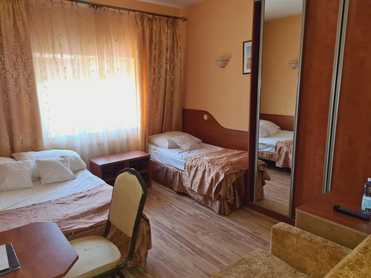 Pokój Trzyosobowy z prywatną łazienką